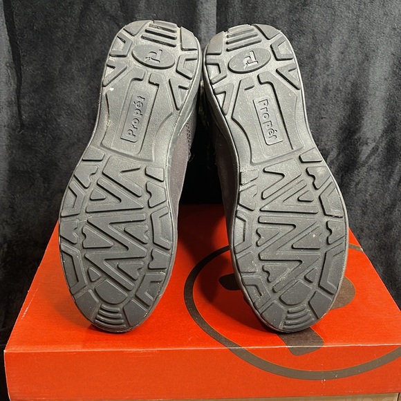 Propet Women's Black Boots size 8 wide width. - Picture 9 of 14